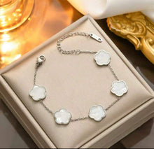 Load image into Gallery viewer, Four Leaf Clover bracelet