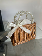 Load image into Gallery viewer, Pearl Straw Basket Bag