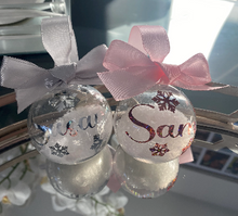 Load image into Gallery viewer, Christmas Baubles - Snow