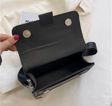 Load image into Gallery viewer, CROSS BODY BAG - SHELLY