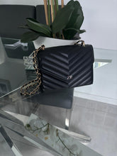 Load image into Gallery viewer, Hand Bag- Kelly
