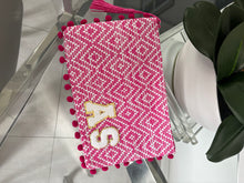 Load image into Gallery viewer, Patch Straw Clutch Bag - PINK POMPOM
