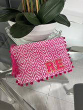 Load image into Gallery viewer, Patch Straw Clutch Bag - PINK POMPOM
