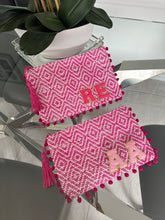 Load image into Gallery viewer, Patch Straw Clutch Bag - PINK POMPOM
