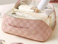 Load image into Gallery viewer, Make Up Bag - Christmas
