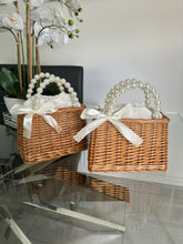 Load image into Gallery viewer, Pearl Straw Basket Bag
