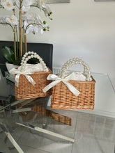Load image into Gallery viewer, Pearl Straw Basket Bag
