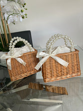 Load image into Gallery viewer, Pearl Straw Basket Bag
