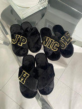 Load image into Gallery viewer, Black Fluffy Slippers - Cubbie
