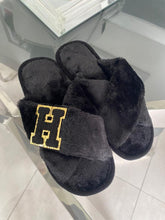 Load image into Gallery viewer, Black Fluffy Slippers - Cubbie
