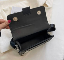 Load image into Gallery viewer, CROSS BODY BAG - SHELLY
